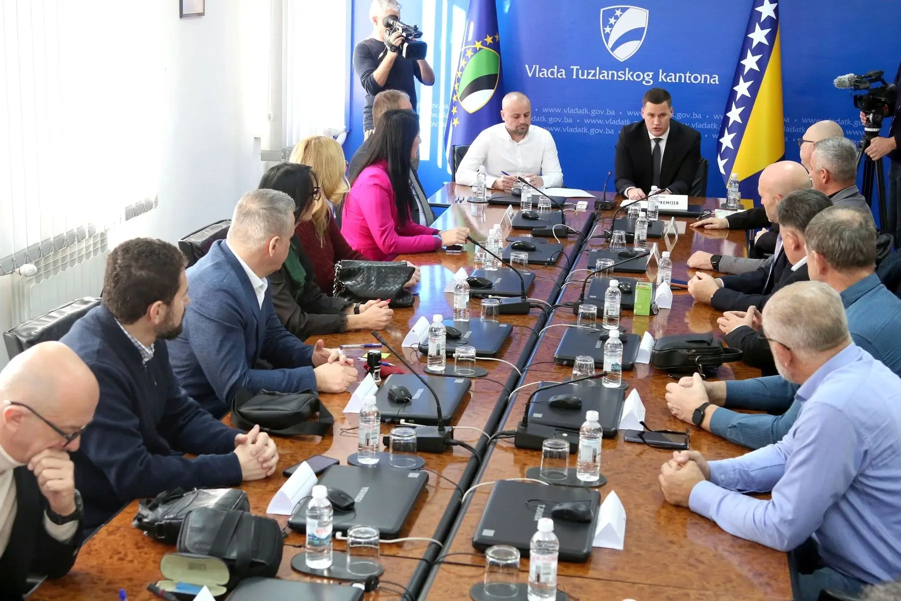 Rast plaća i poboljšanje materijalnih prava za uposlenike u obrazovanju, pravosuđu, policiji, ustanovama kulture i državnoj službi